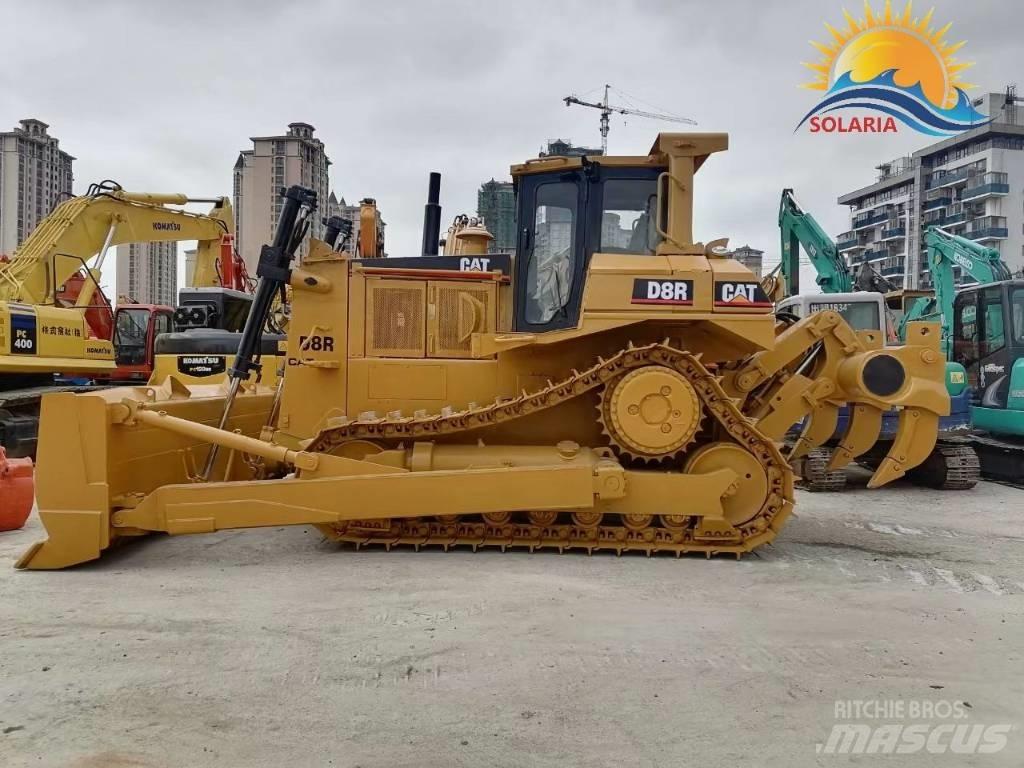CAT D 8 R بلدوزرات مجنزرة