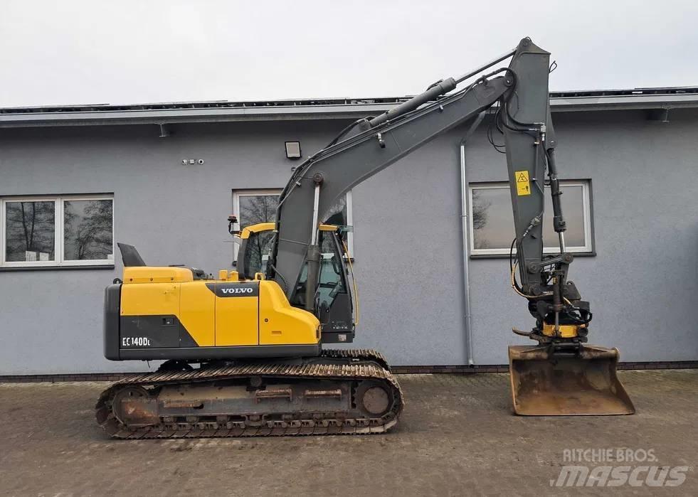Volvo EC 140 DL حفارات زحافة