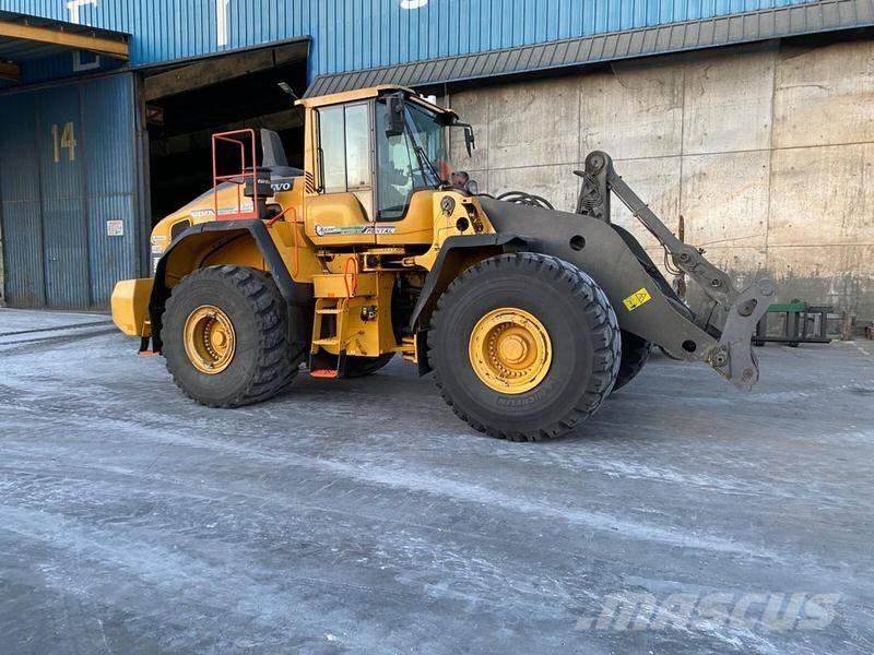 Volvo L 220 H لوادر بعجل