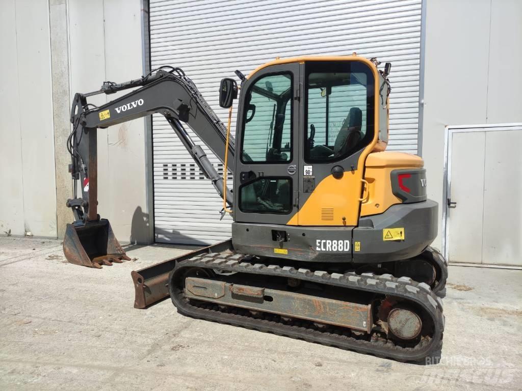 Volvo ECR 88 D حفارات وسط 7 طن - 12 طن