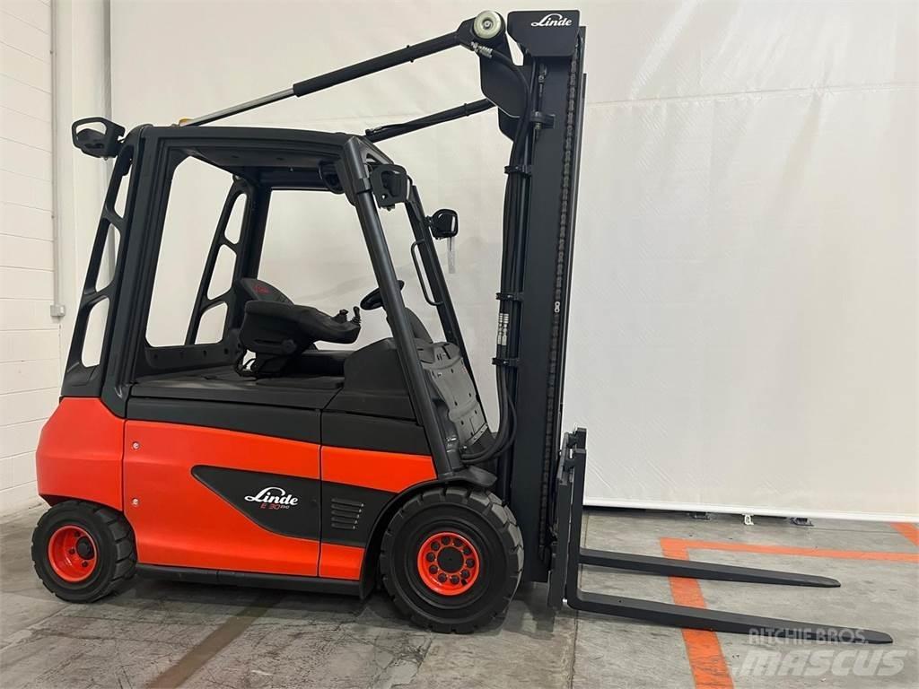 Linde E30-01 شاحنات ذات رافعات شوكية تعمل بالكهرباء