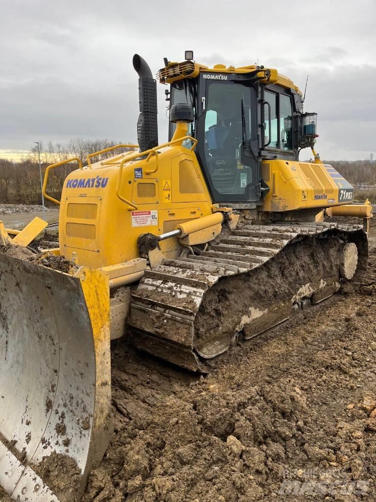 Komatsu D 71P Xi بلدوزرات مجنزرة
