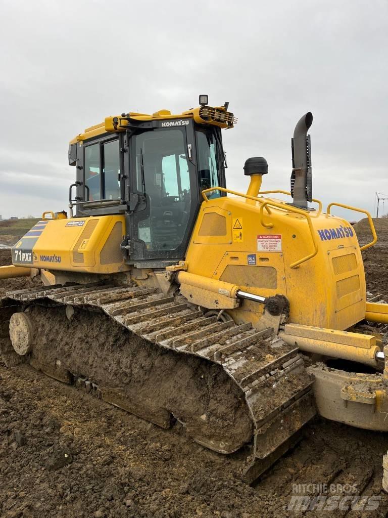 Komatsu D 71P Xi بلدوزرات مجنزرة