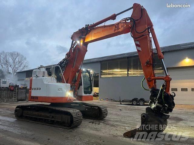 Volvo ECR 235 E حفارات زحافة