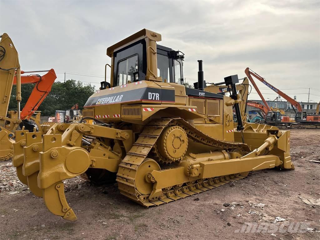 CAT D7R بلدوزرات مجنزرة