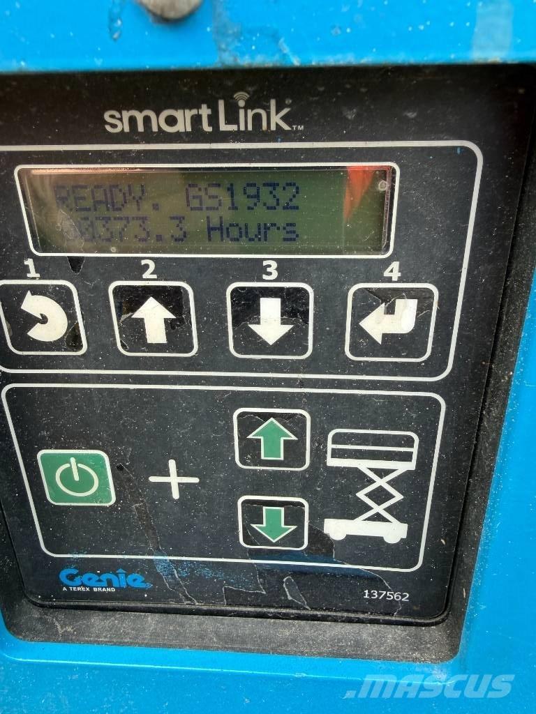 Genie GS 1932 رافعات مقصية الشكل