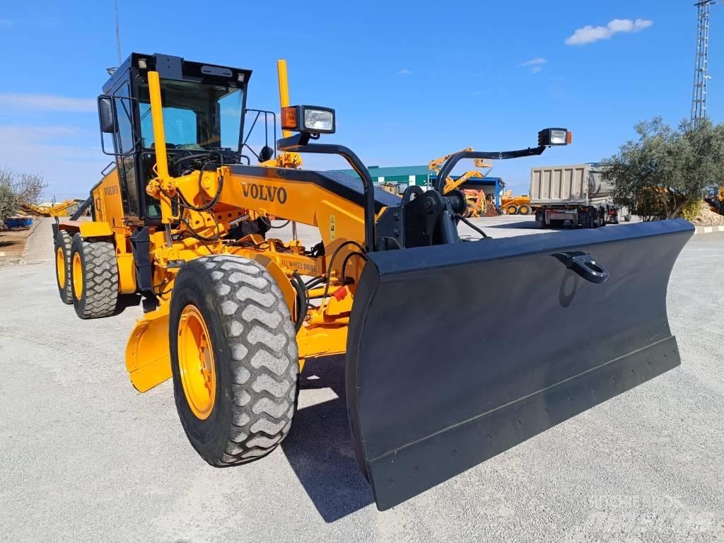 Volvo G 726 B معدات تمهيد الطرق