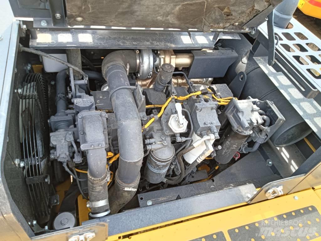 Komatsu PC 450-8 حفارات زحافة