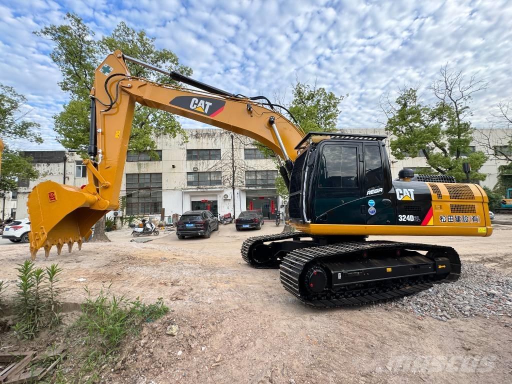 CAT 324 D2 L حفارات زحافة
