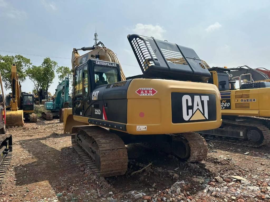 CAT 326 حفارات زحافة