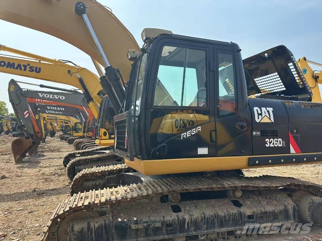 CAT 326 حفارات زحافة