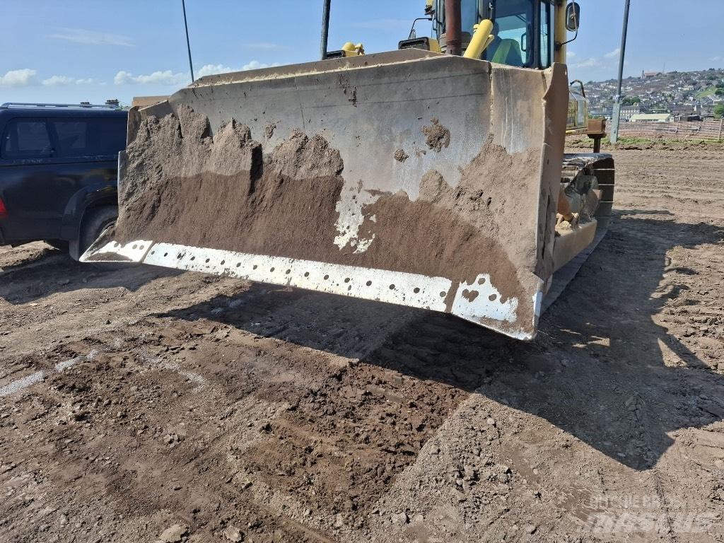 Komatsu D65x بلدوزرات مجنزرة