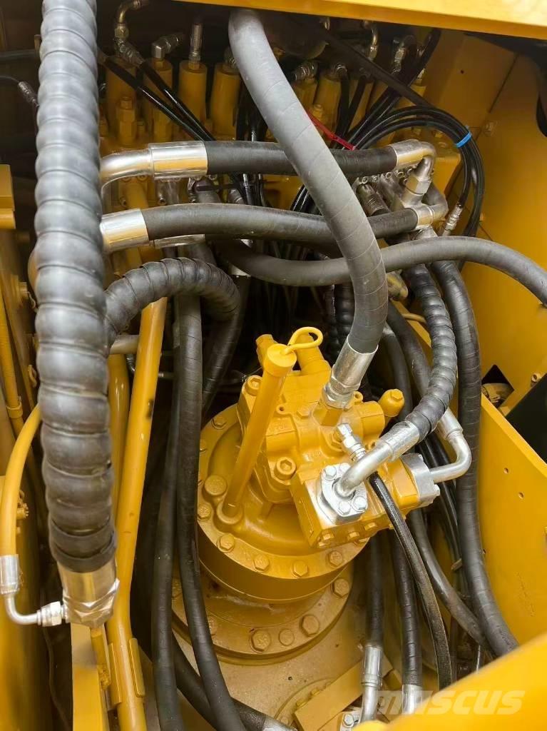 CAT 320 D2L حفارات زحافة