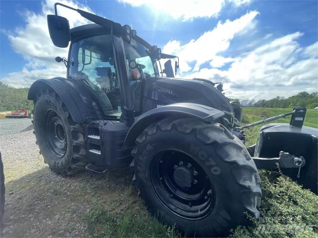 Valtra N 175 الجرارات