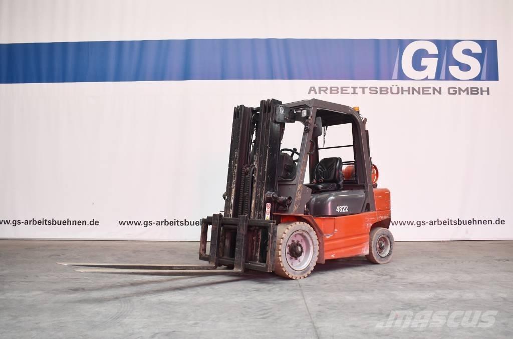 Manitou CG 30 P شاحنات LPG