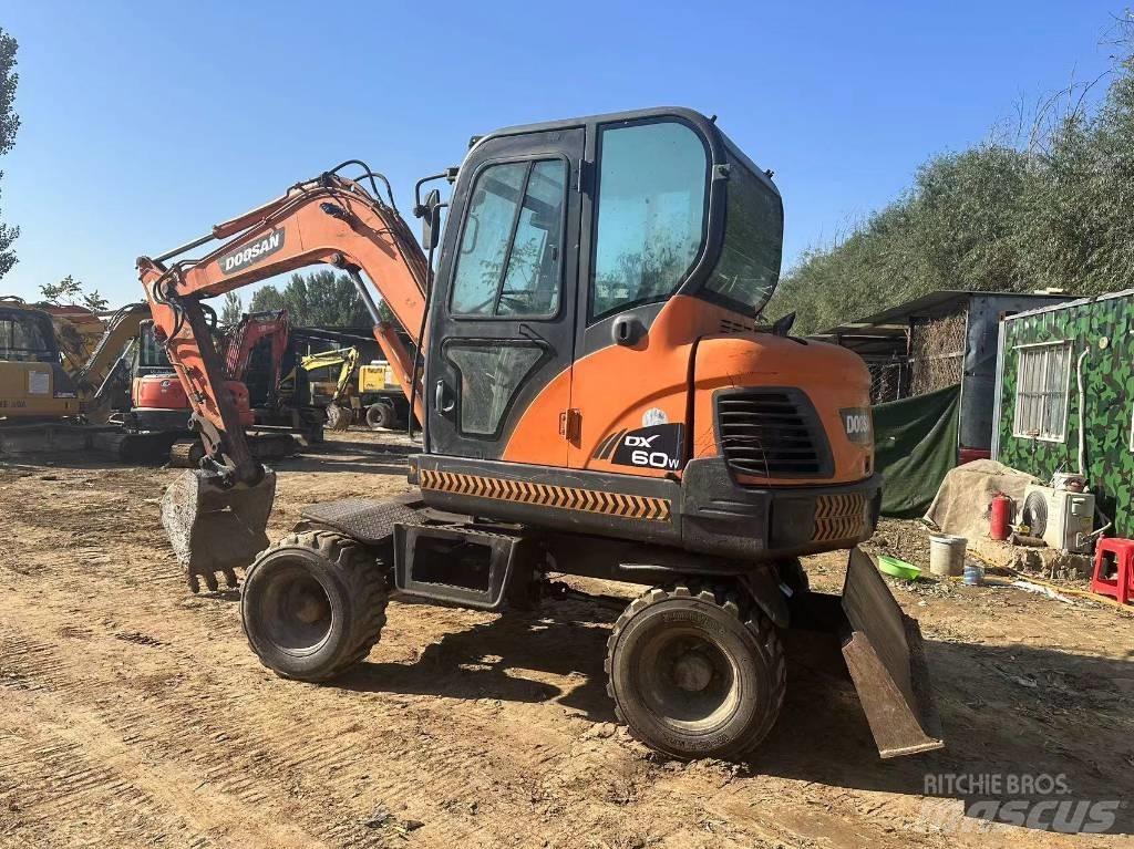 Doosan DX60W حفارات صغيرة أقل من 7 طن (حفارات صغيرة)