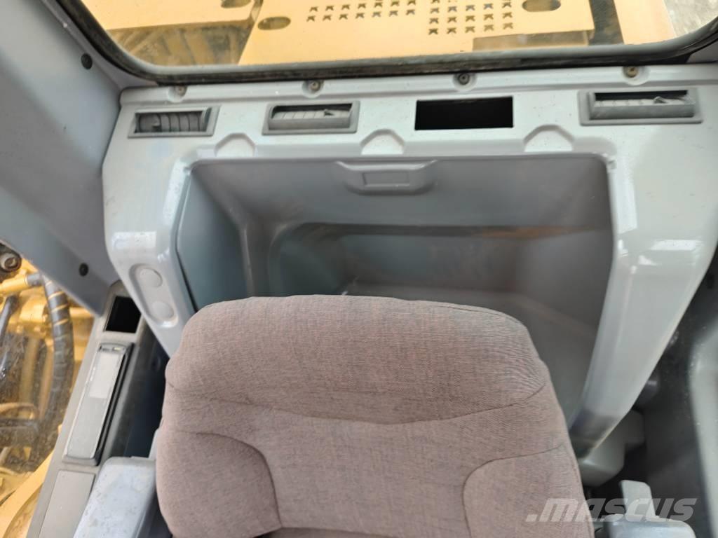 CAT 320 C L حفارات زحافة