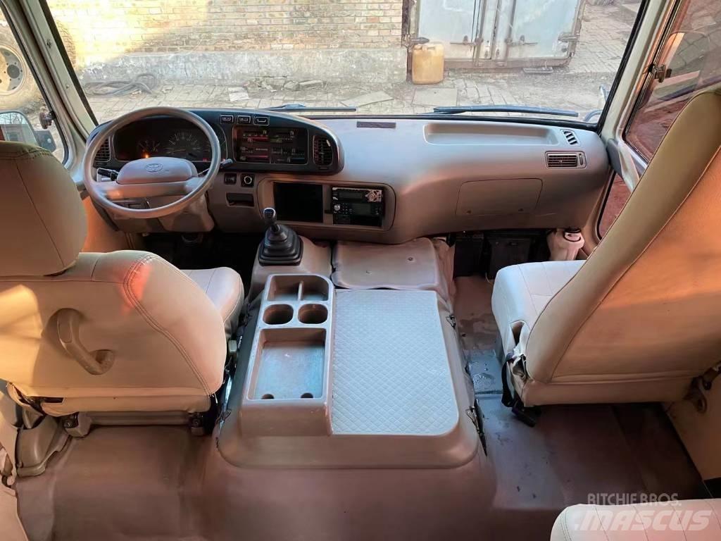 Toyota Coaster Bus حافلة صغيرة
