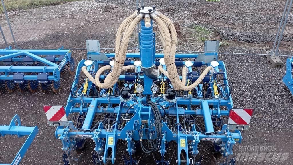 Farmet STRIP-TILL 6N المحراث الحفار
