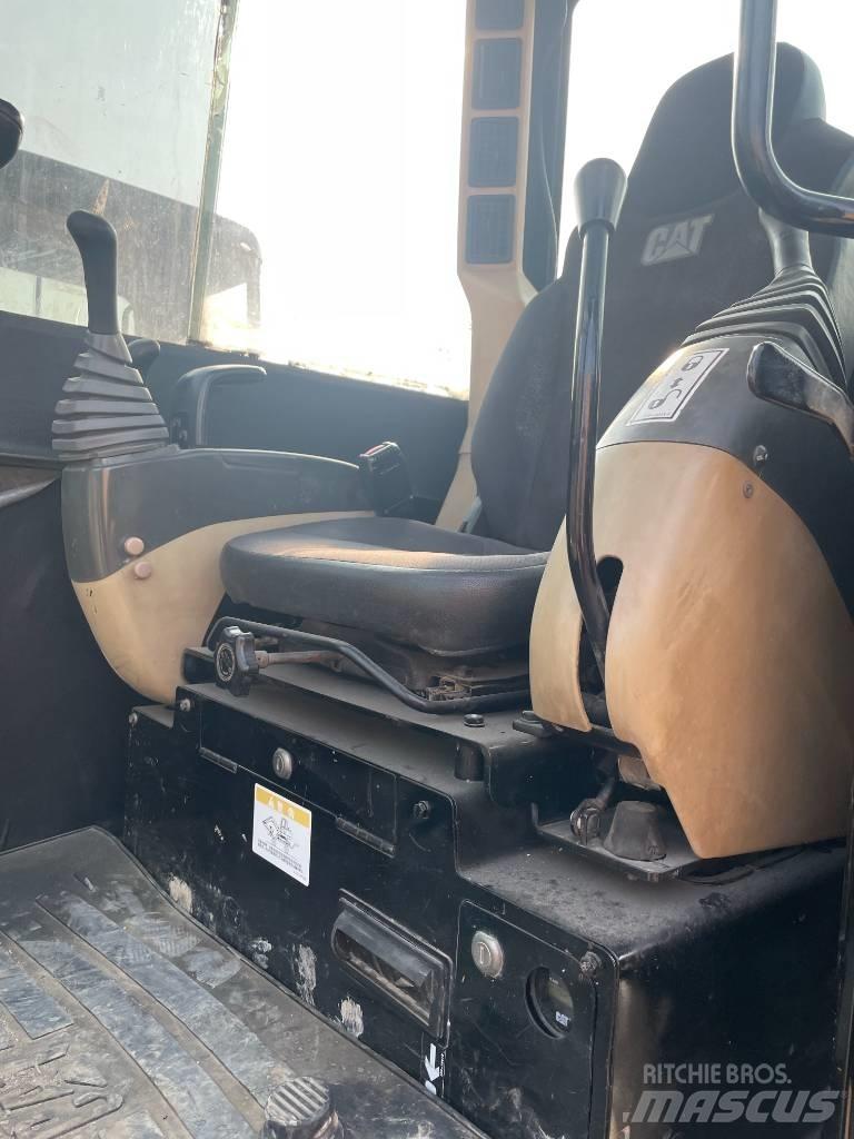CAT 306 حفارات زحافة