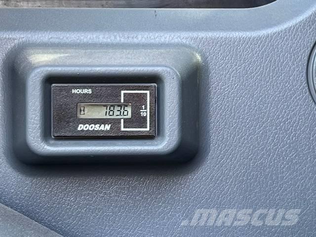 Doosan DX 140 LC-7 حفارات زحافة