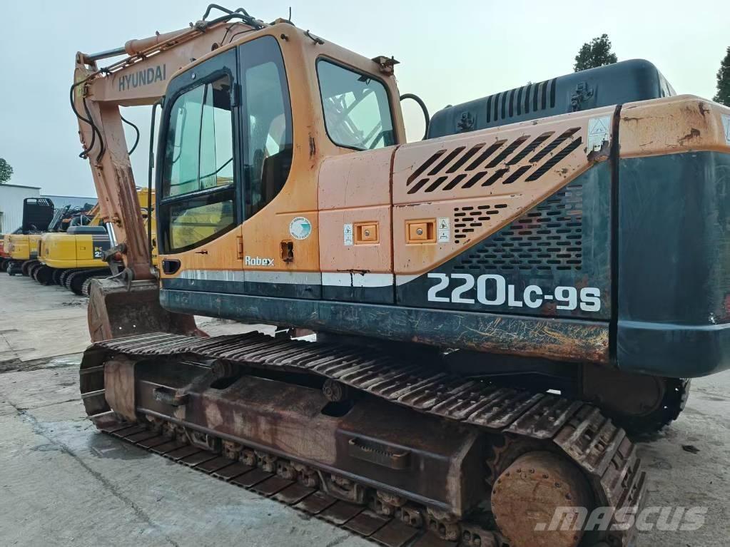 Hyundai R220LC-9S حفارات زحافة