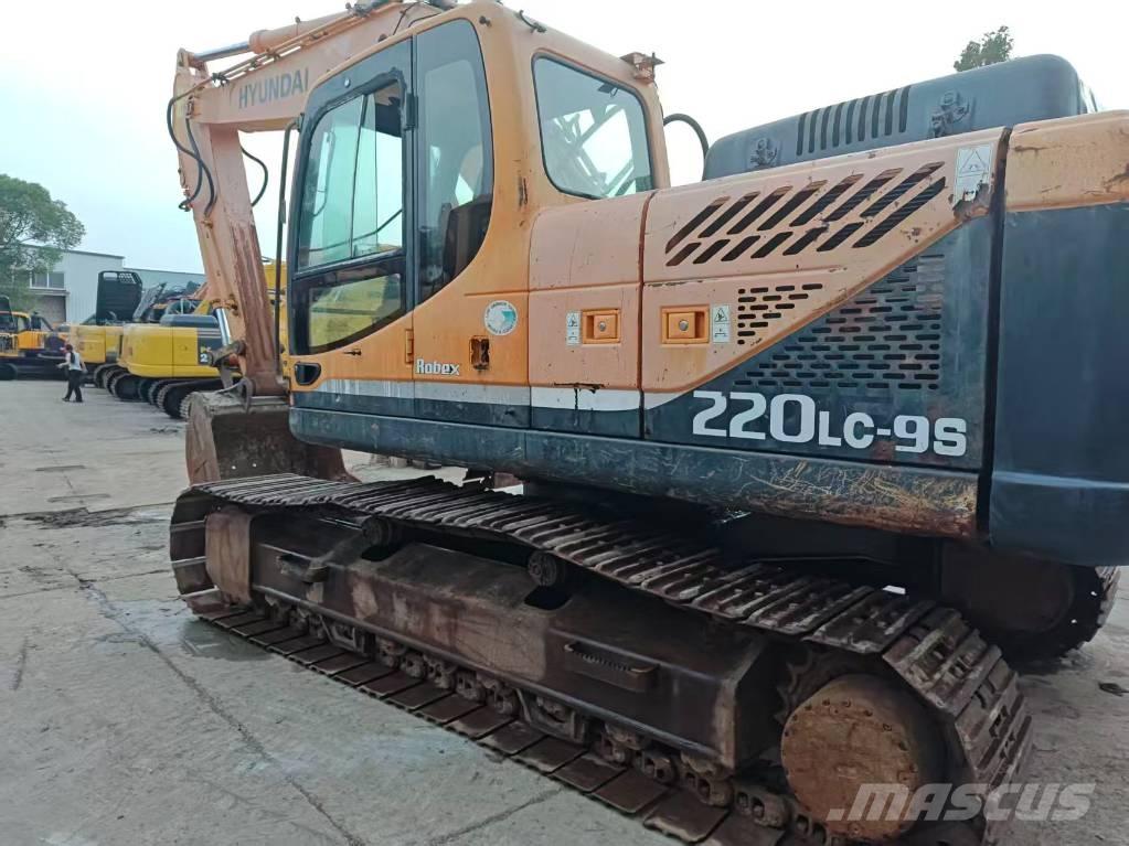Hyundai R220LC-9S حفارات زحافة