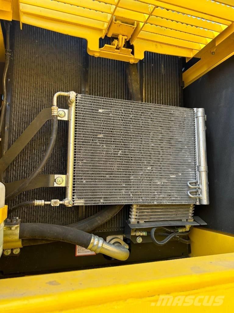 Komatsu PC 240 حفارات زحافة