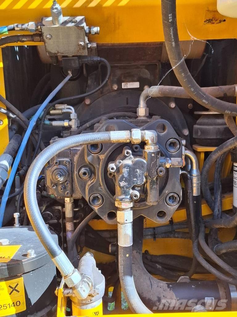 JCB JS 220 LC حفارات زحافة