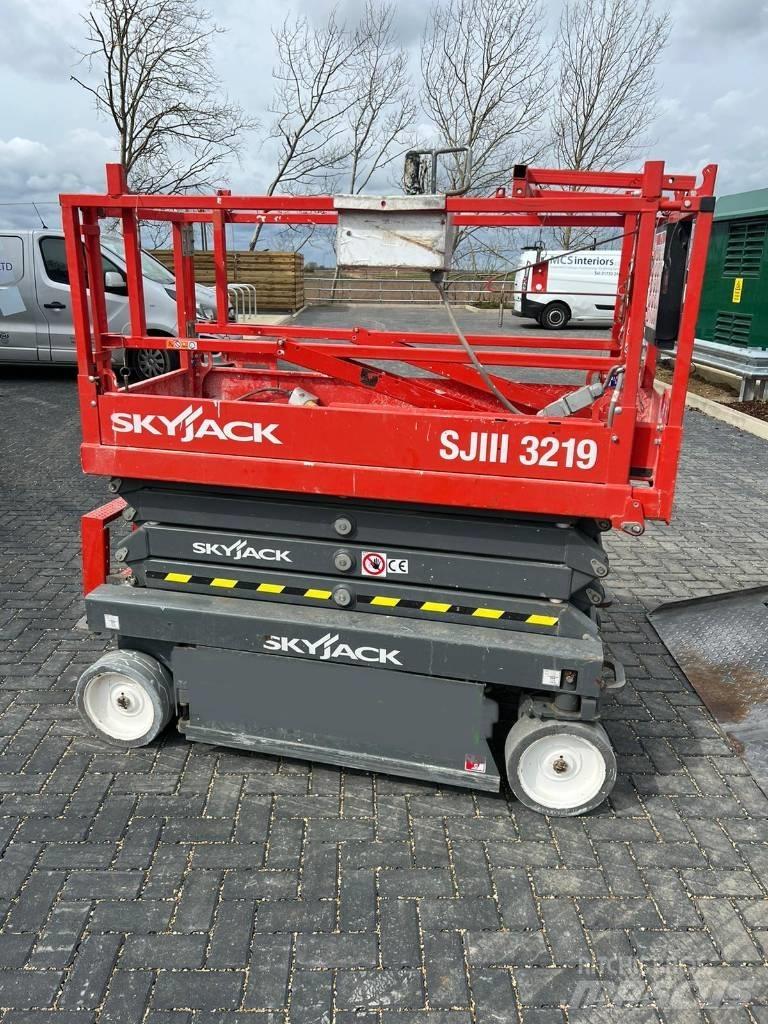 SkyJack SJ 3219 رافعات مقصية الشكل