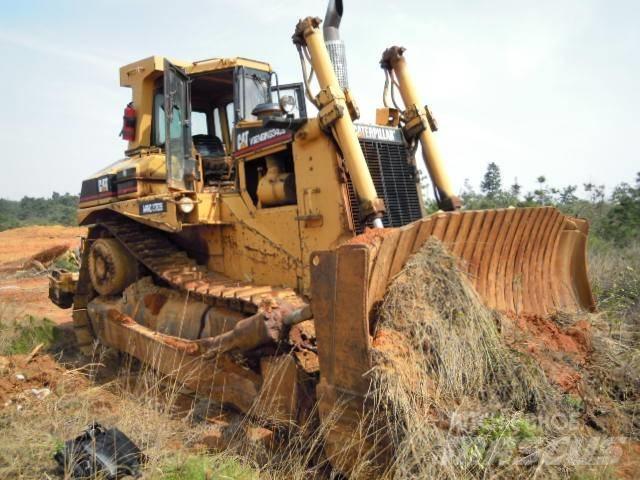 CAT D 8 L بلدوزرات مجنزرة