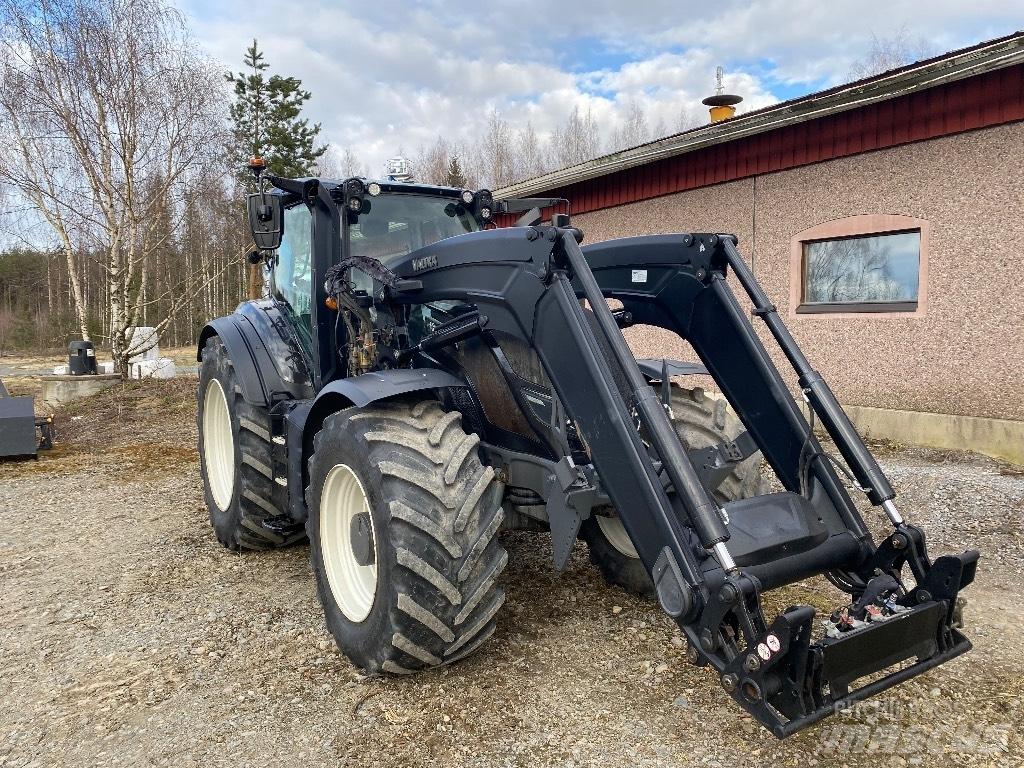 Valtra T254 V الجرارات