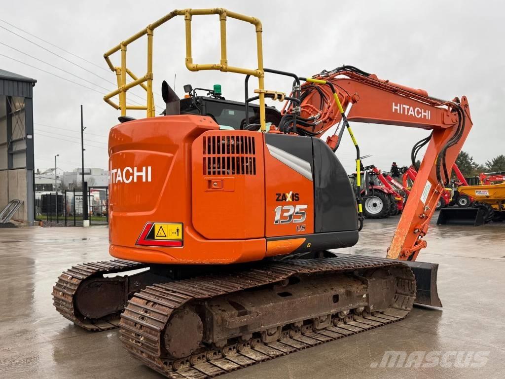 Hitachi ZX 135 US-7 حفارات زحافة