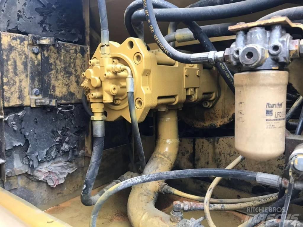 CAT 320 B L حفارات زحافة