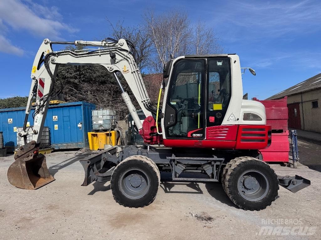 Takeuchi TB 295 W حفارات بعجل