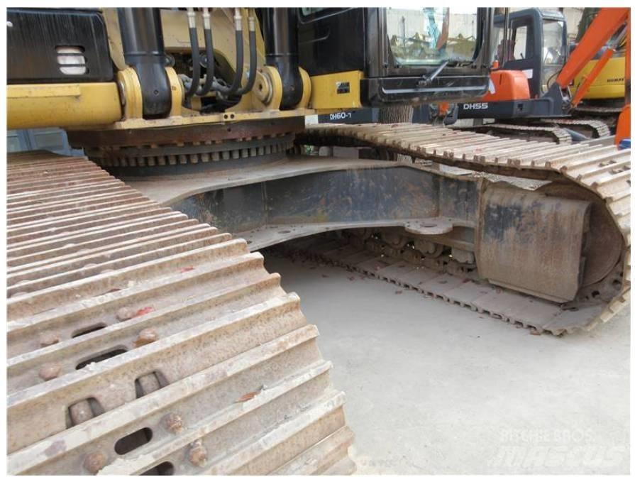 CAT 349 E حفارات زحافة