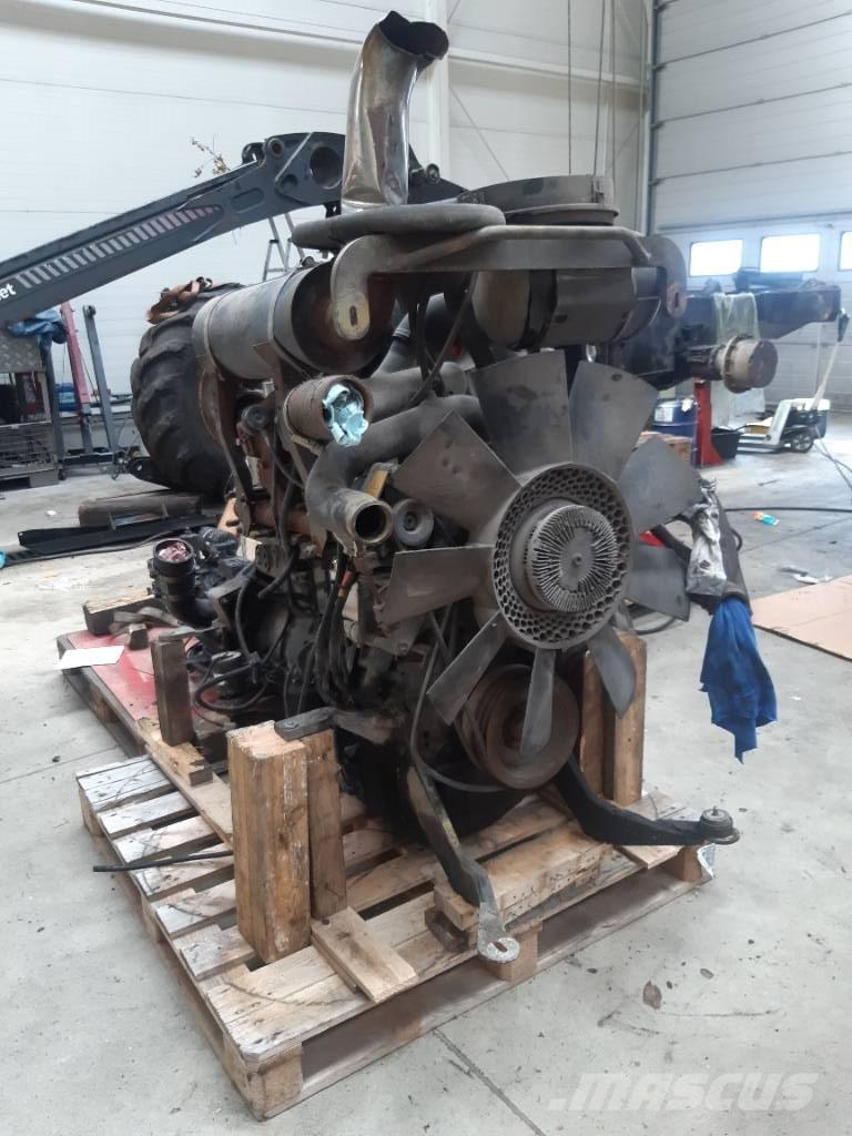 Valmet 901 حصادات