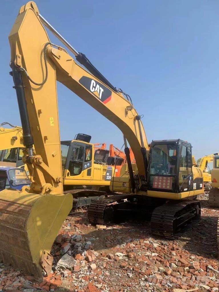 CAT 320 D حفارات زحافة