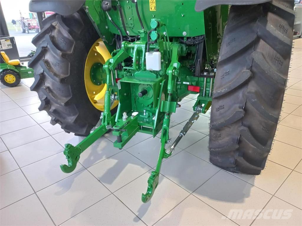 John Deere 5050E الجرارات