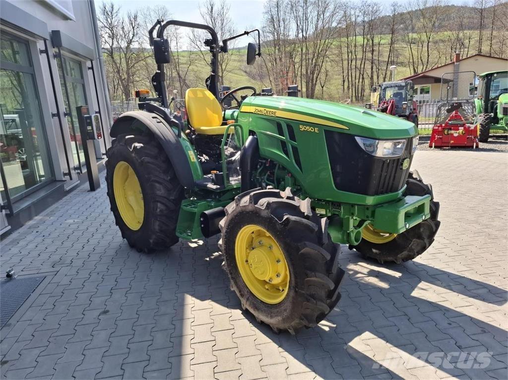 John Deere 5050E الجرارات