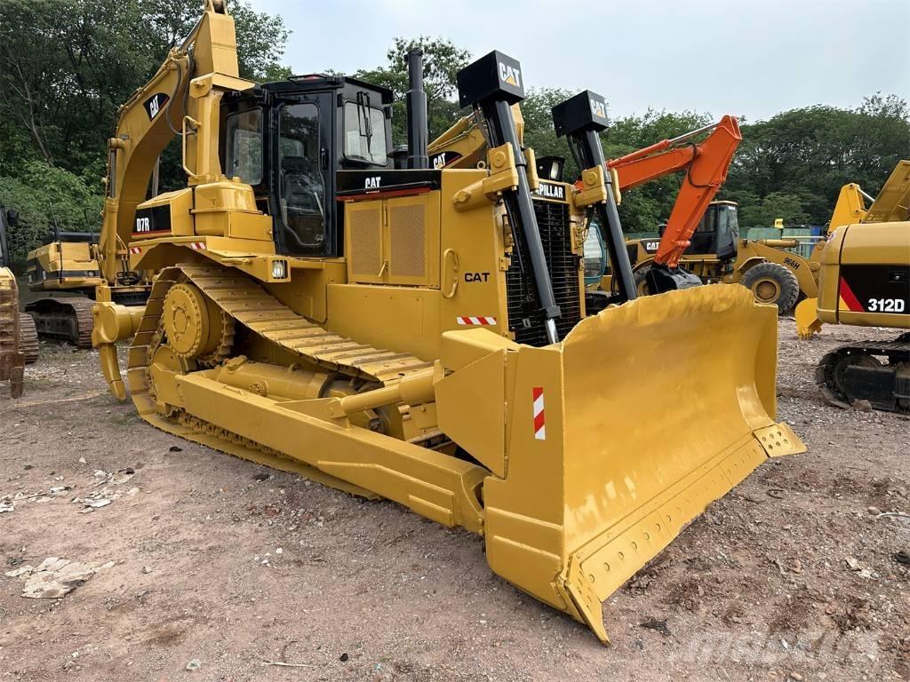 CAT D 7 R بلدوزرات مجنزرة