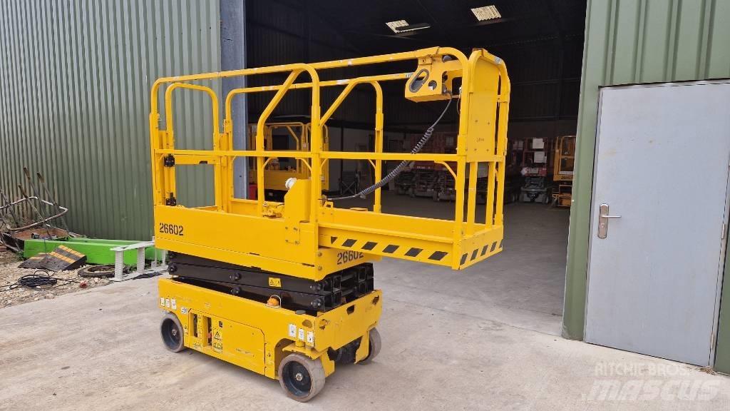 JCB S 1530 E رافعات مقصية الشكل