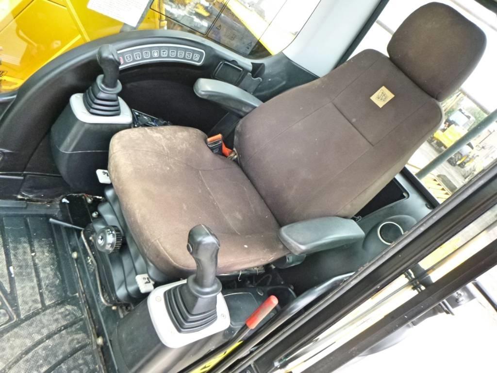 JCB JS 130 LC حفارات زحافة