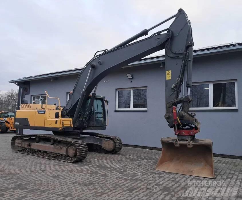Volvo EC 300 D L حفارات زحافة