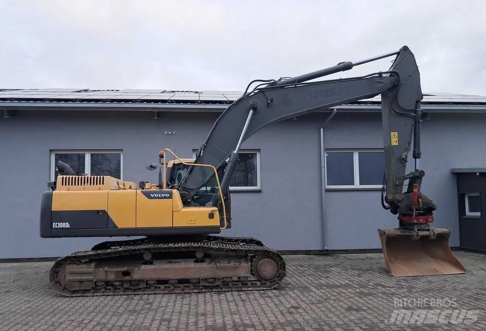 Volvo EC 300 D L حفارات زحافة