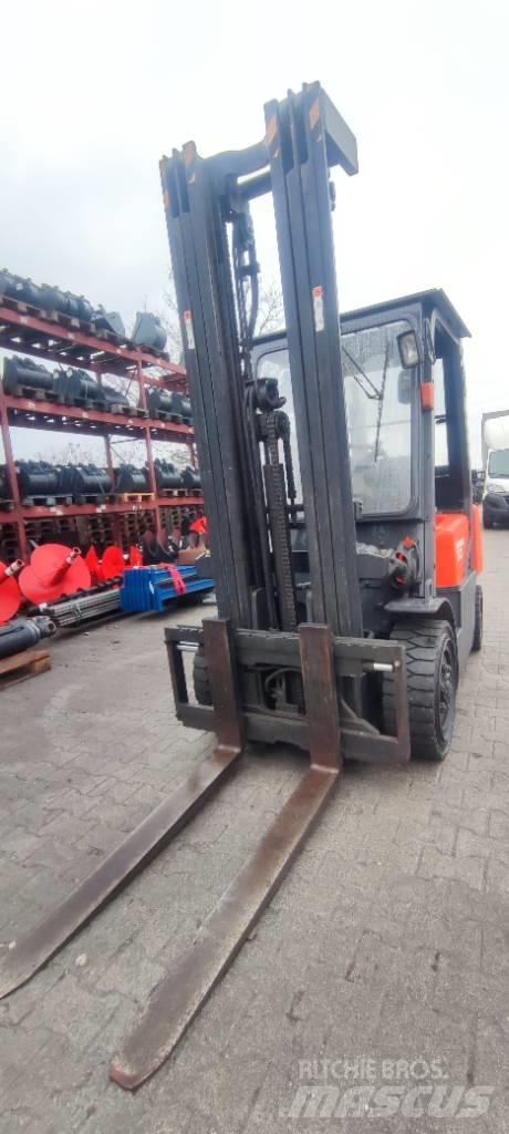 Doosan D 30 G شاحنات الديزل