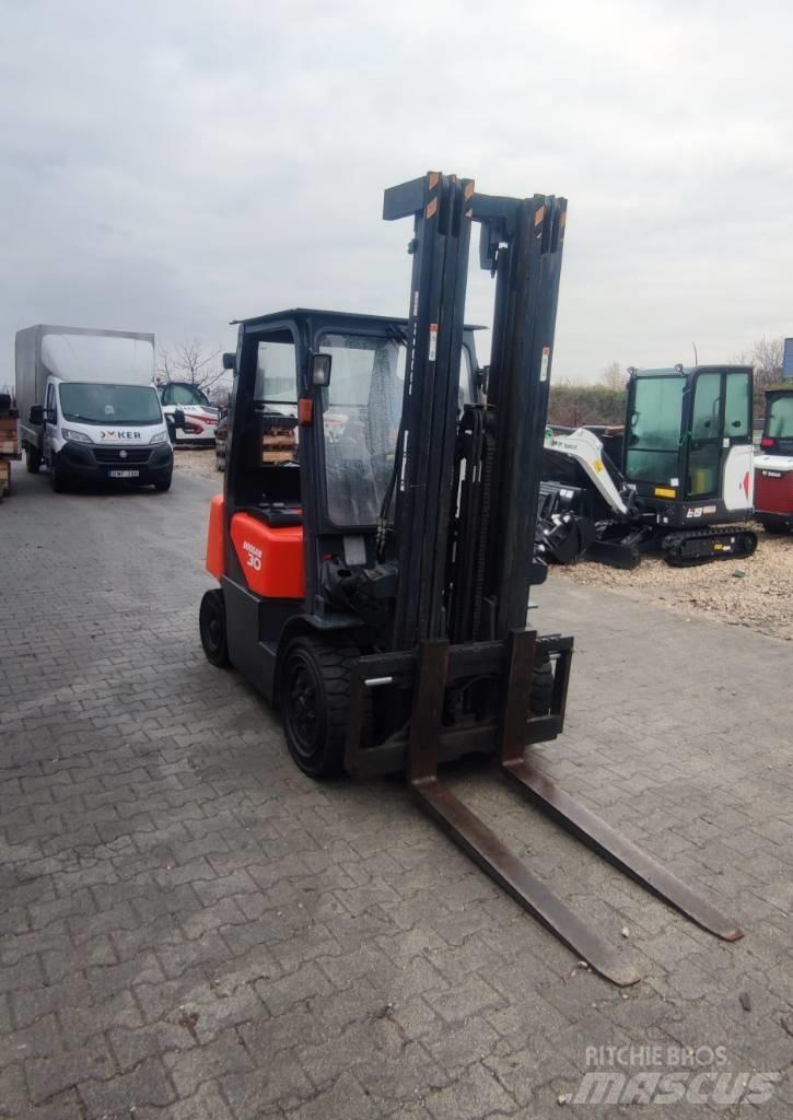 Doosan D 30 G شاحنات الديزل