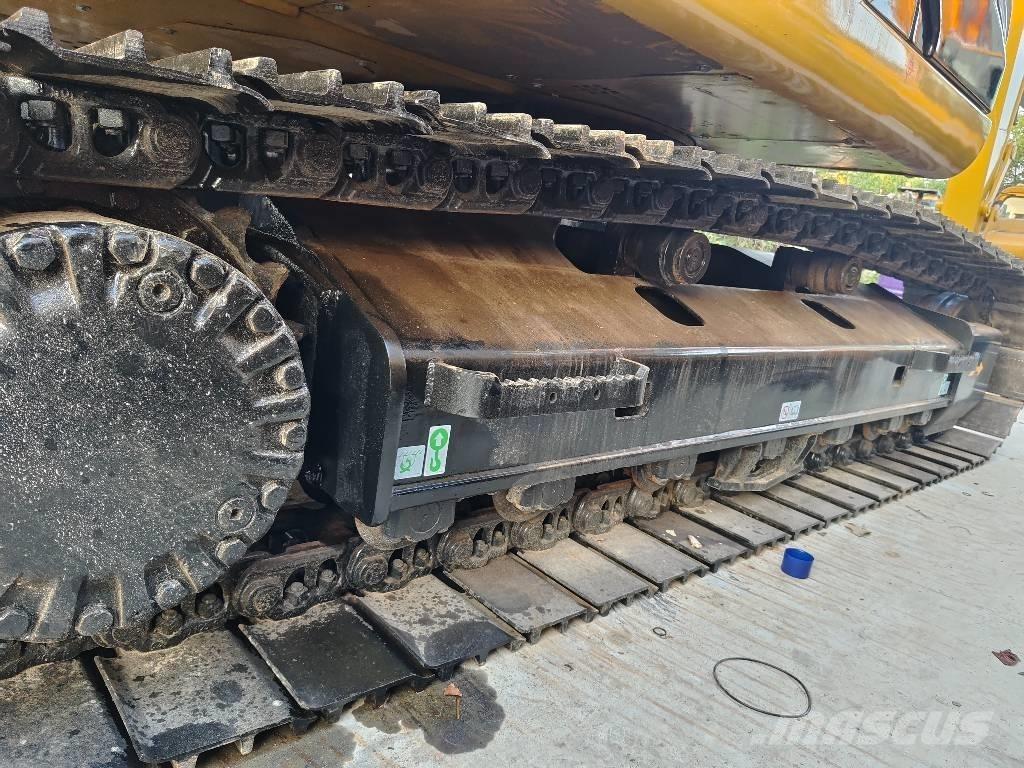 CAT 320d حفارات زحافة