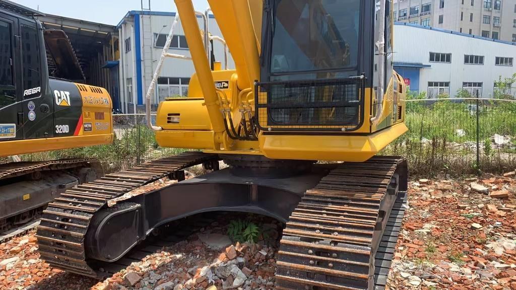 Komatsu PC 210 LC حفارات زحافة
