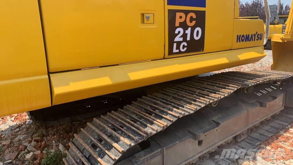Komatsu PC 210 LC حفارات زحافة